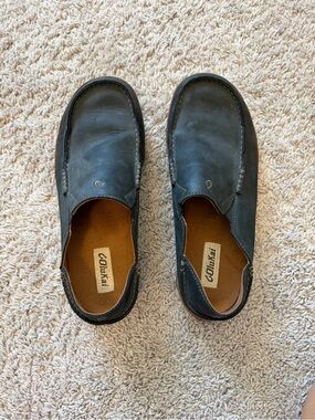 OluKai Men’s Black Slip-On Leather Slippers